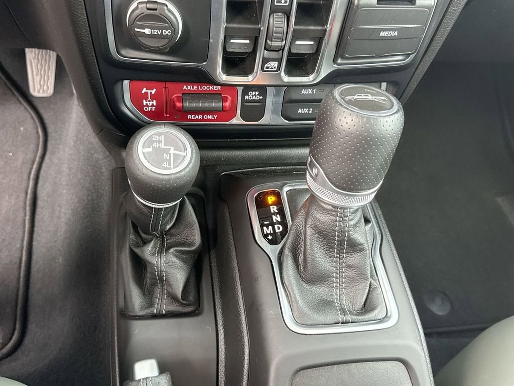 Used 2024 Jeep Gladiator Mojave w/ Technology Group image 11