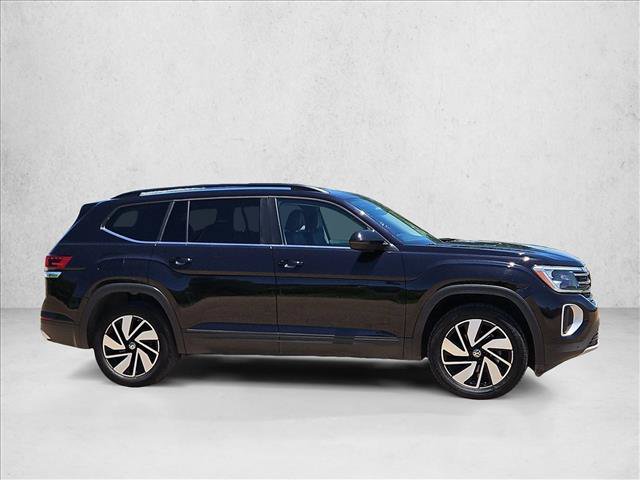 Used 2025 Volkswagen Atlas SE FWD image 4