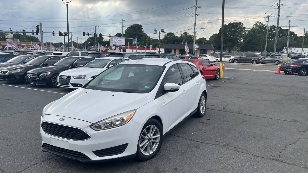 Used 2017 Ford Focus SE FWD image 4