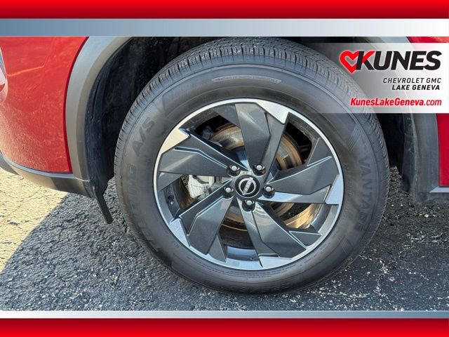Used 2025 Nissan Rogue SV image 12