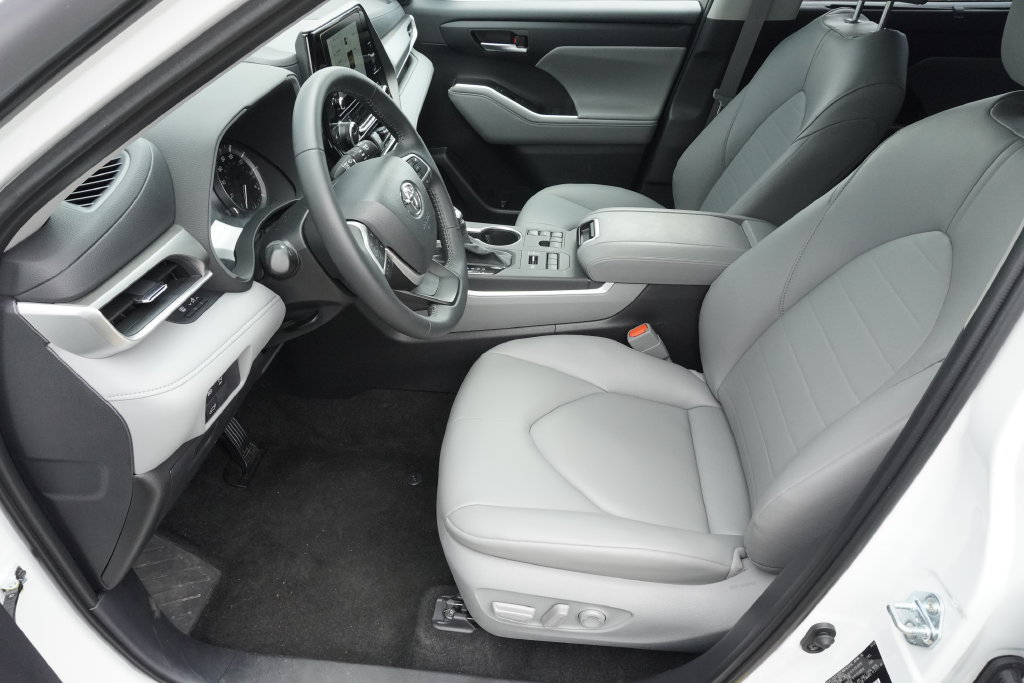 Used 2026 Toyota Highlander Limited AWD/4WD image 19