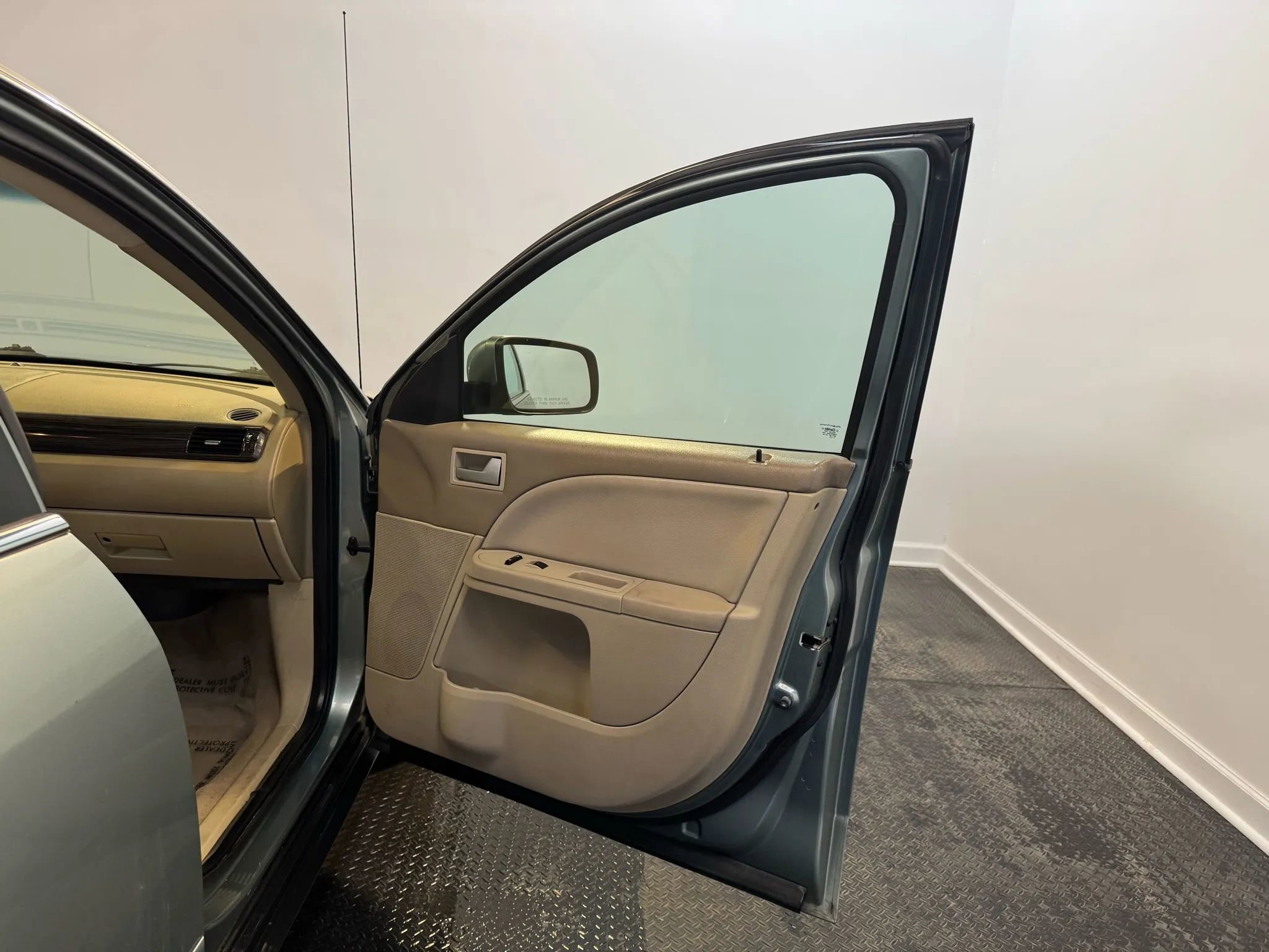 Used 2005 Mercury Montego Luxury image 20