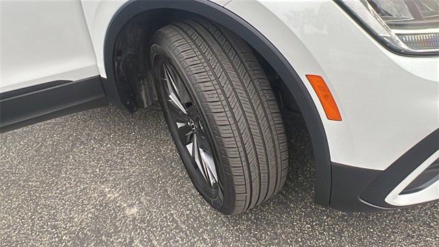 Used 2023 Volkswagen Tiguan SE image 10