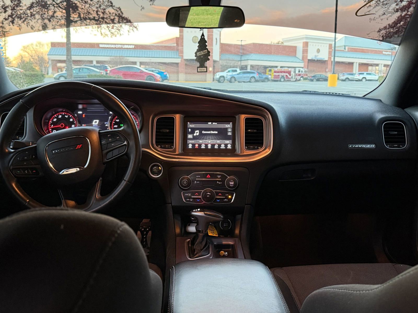 Used 2020 Dodge Charger SXT image 6