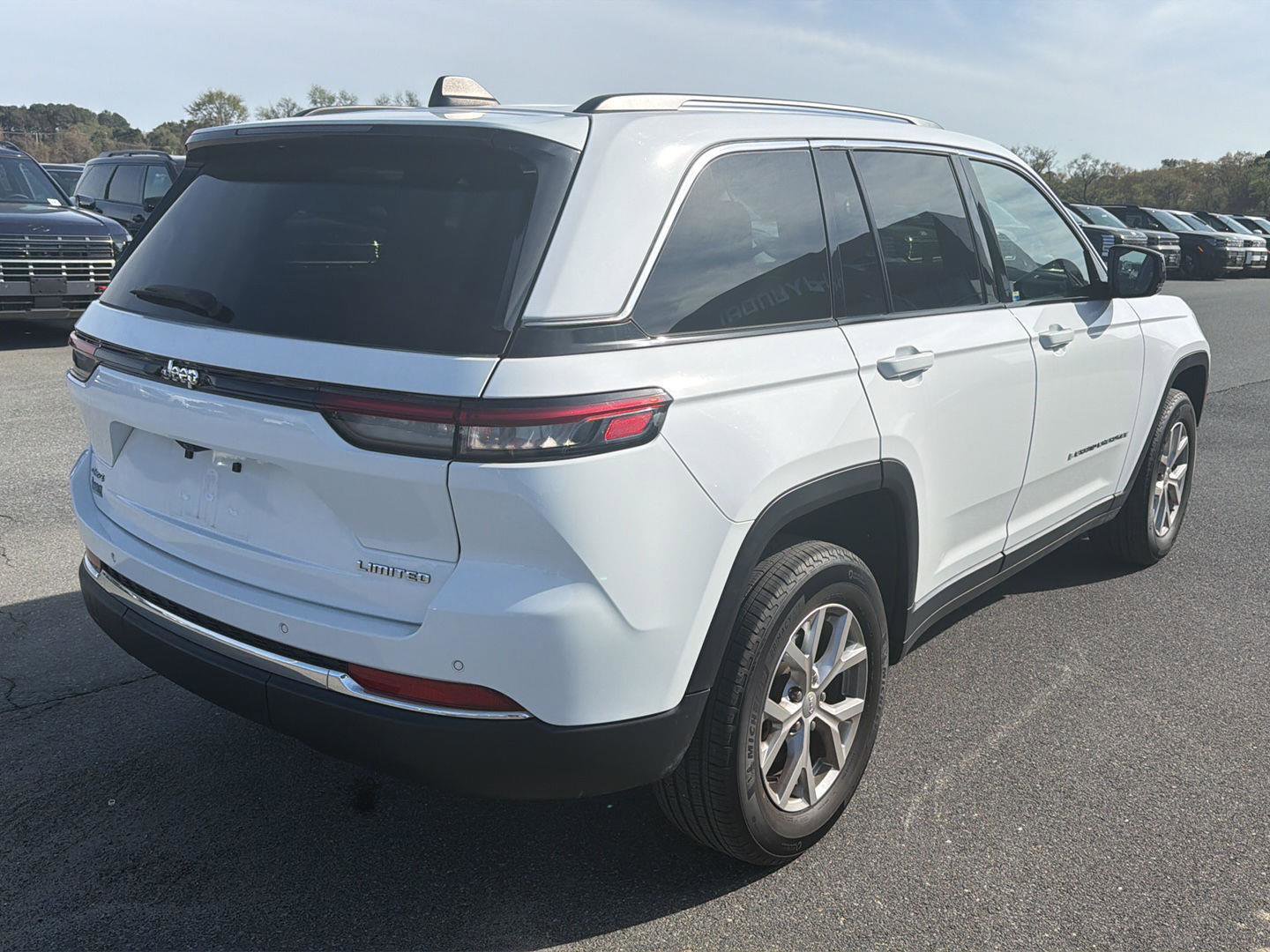 Used 2023 Jeep Grand Cherokee Limited image 5