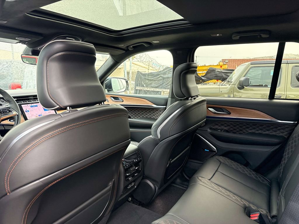 New 2025 Jeep Grand Cherokee Summit AWD/4WD image 10