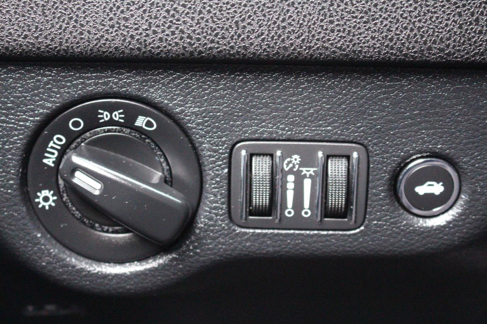 Used 2018 Dodge Charger SXT w/ Blacktop Package image 24