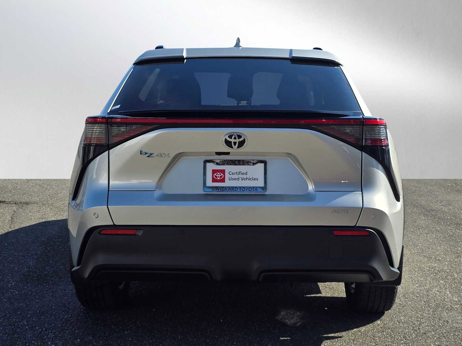 Used 2023 Toyota bZ4X XLE w/ Weather Package image 6