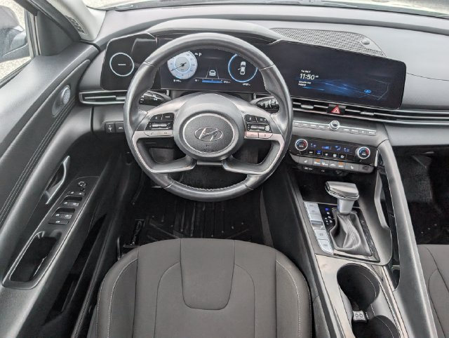 Used 2023 Hyundai Elantra SEL w/ Convenience Package FWD image 15