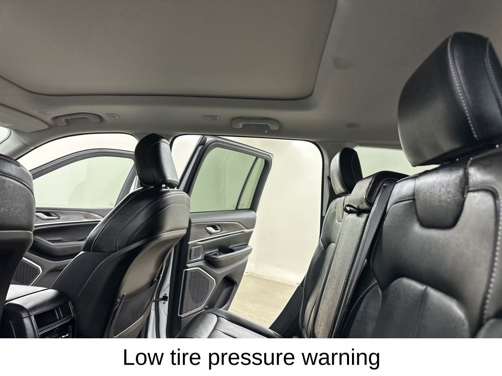 Used 2023 Jeep Grand Cherokee 4WD 4xe image 29