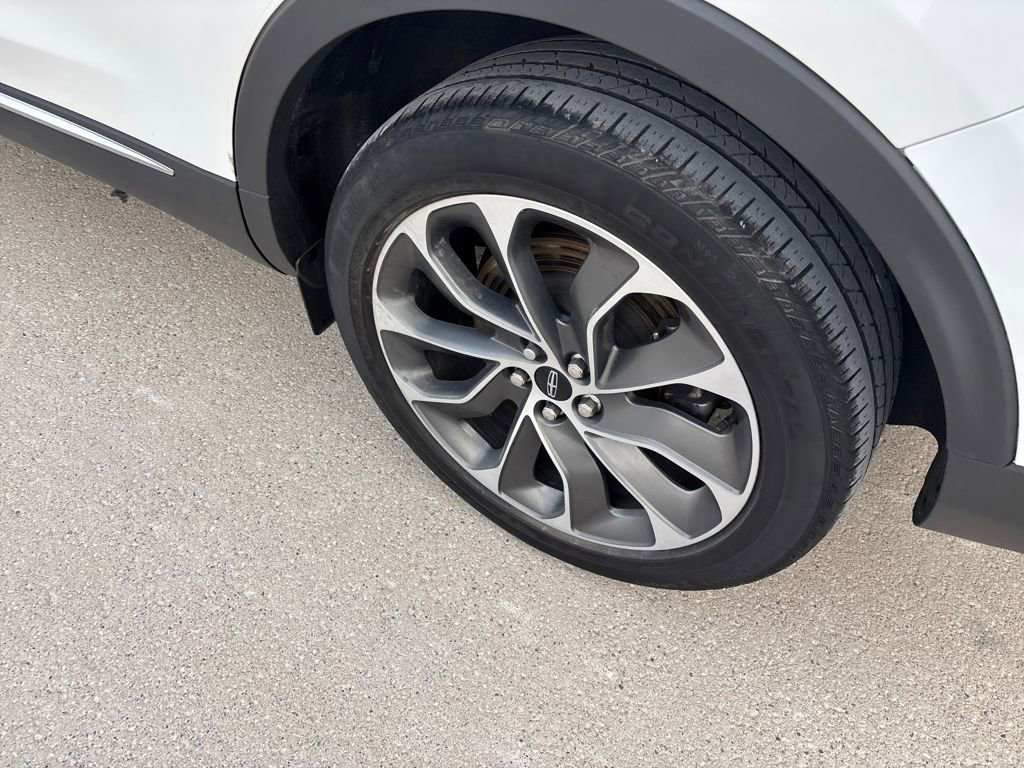 Used 2022 Lincoln Nautilus Reserve w/ Equipment Group 201A image 8