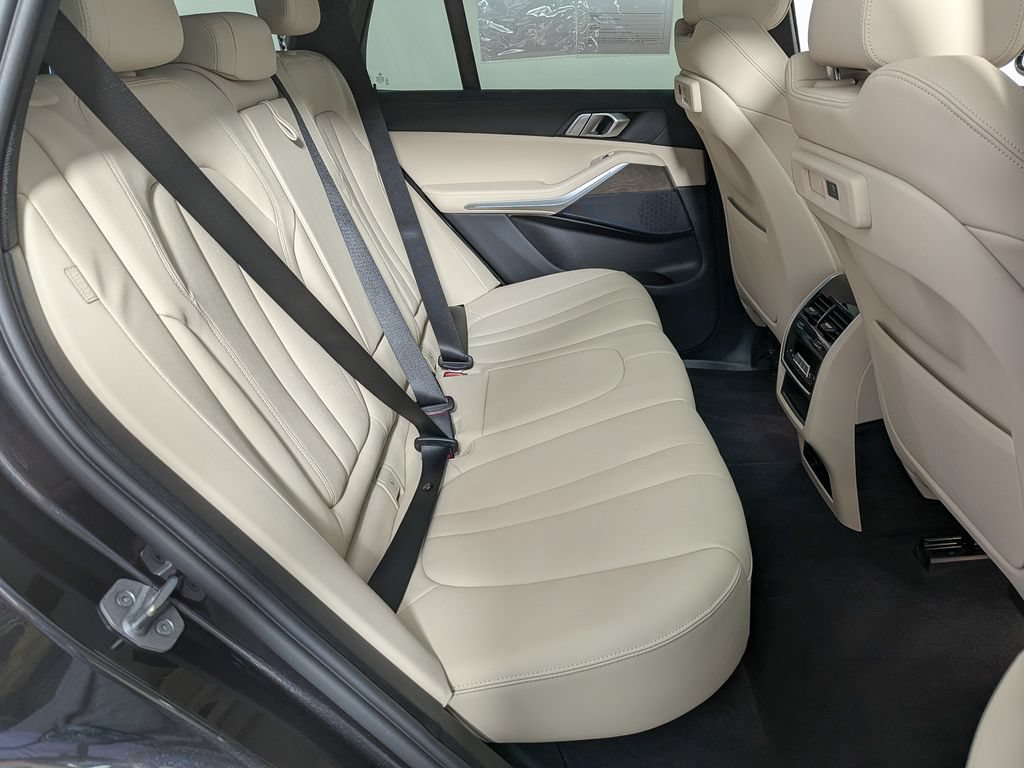 Used 2022 BMW X5 xDrive40i w/ Premium Package AWD/4WD image 41