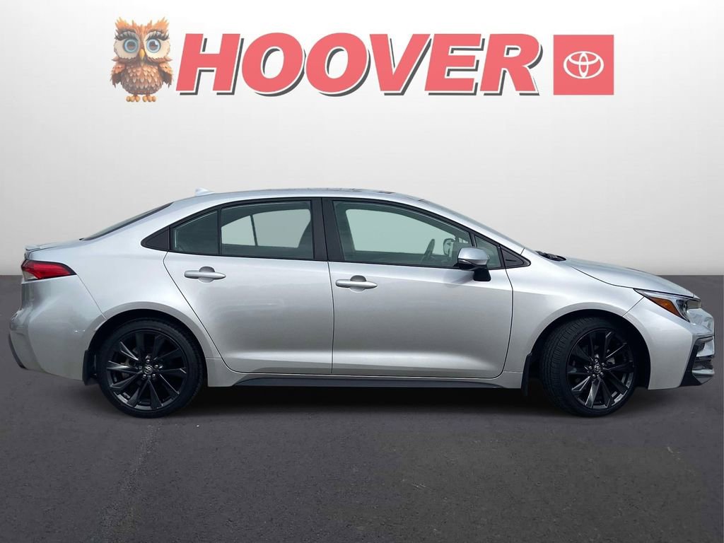 Used 2025 Toyota Corolla SE image 2