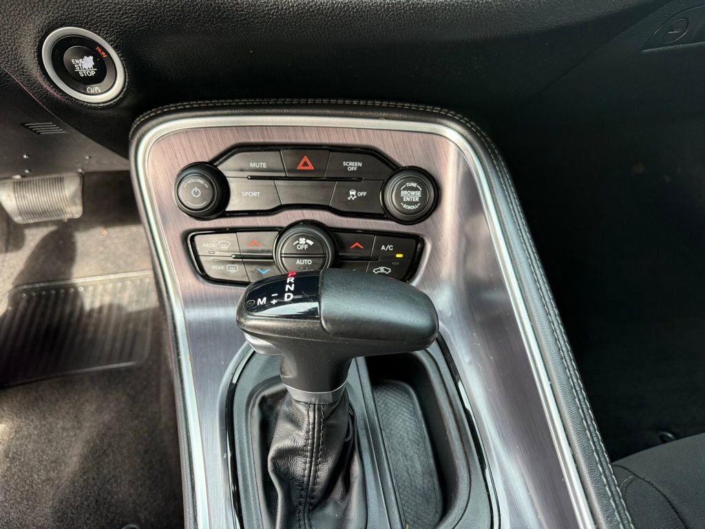 Used 2018 Dodge Challenger SXT RWD image 19