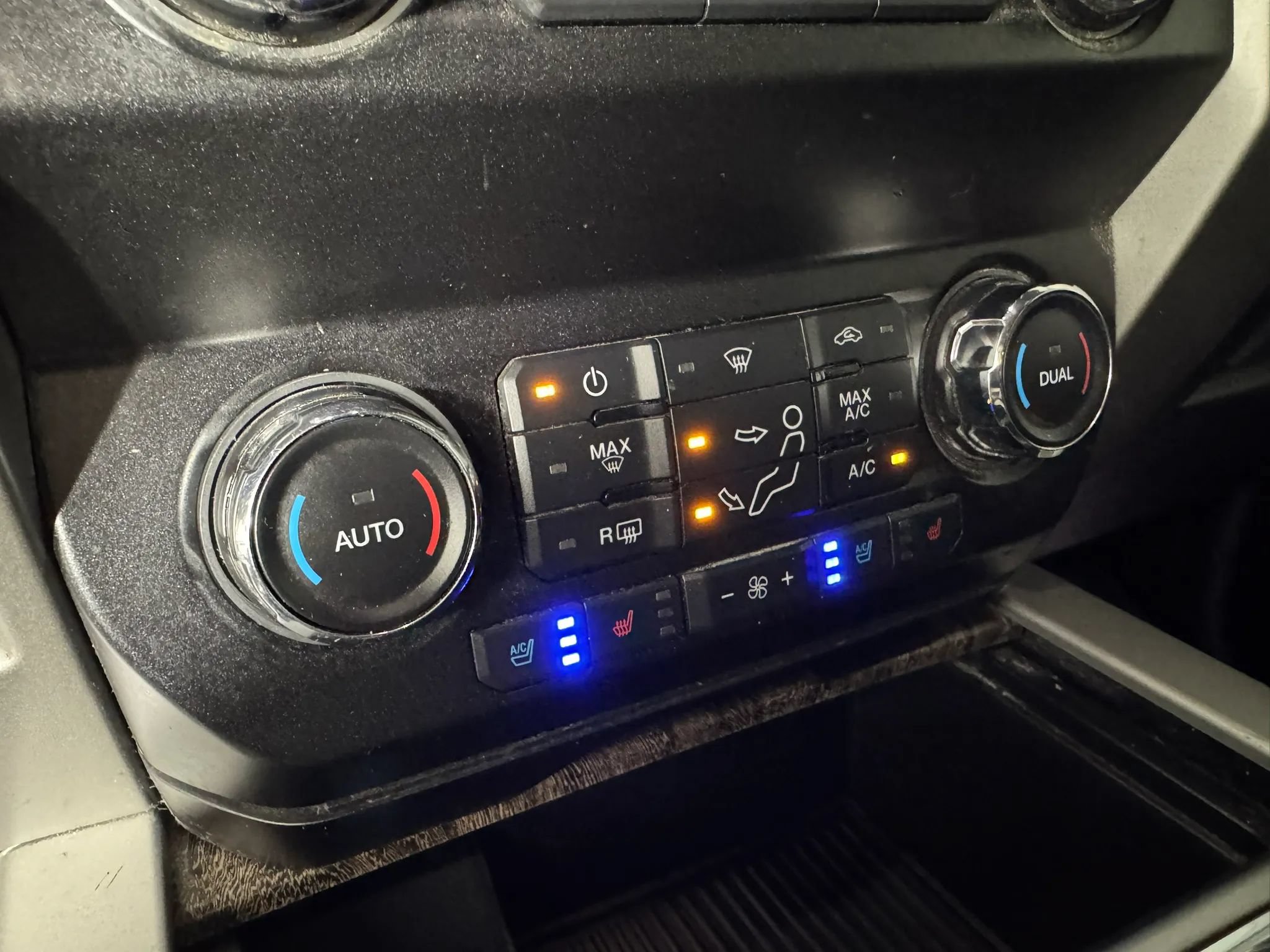 Used 2019 Ford F350 Lariat w/ Chrome Package AWD/4WD image 20