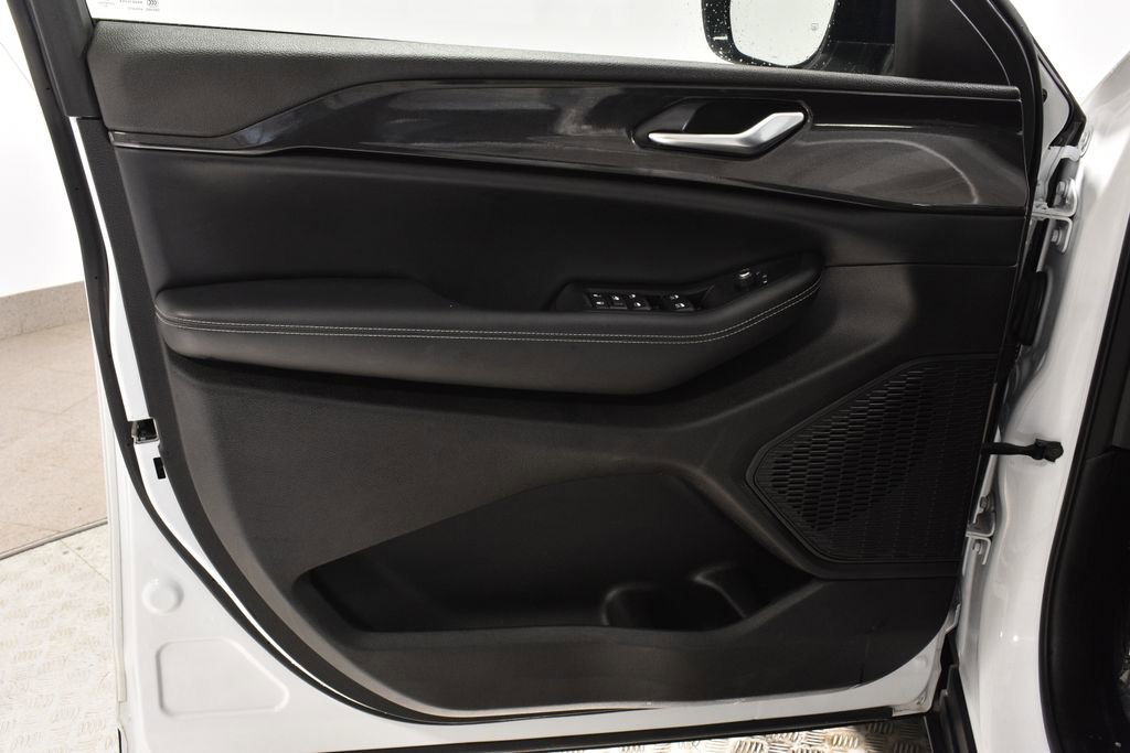 Used 2023 Jeep Grand Cherokee L Laredo image 9