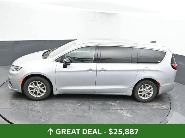 Used 2024 Chrysler Pacifica Touring-L image 42