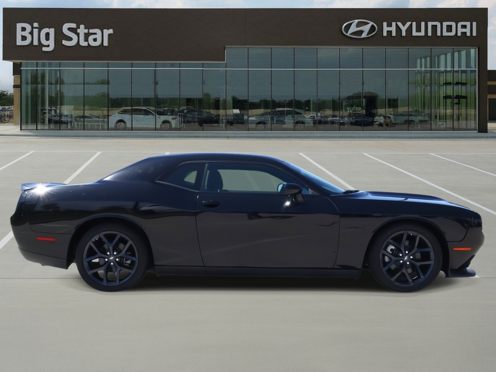 Used 2022 Dodge Challenger R/T w/ Blacktop Package image 5