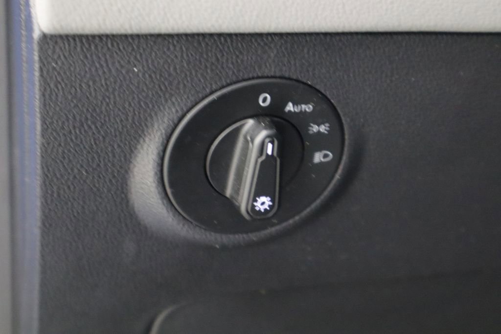 Used 2023 Volkswagen Taos SE w/ Panoramic Sunroof Package image 23
