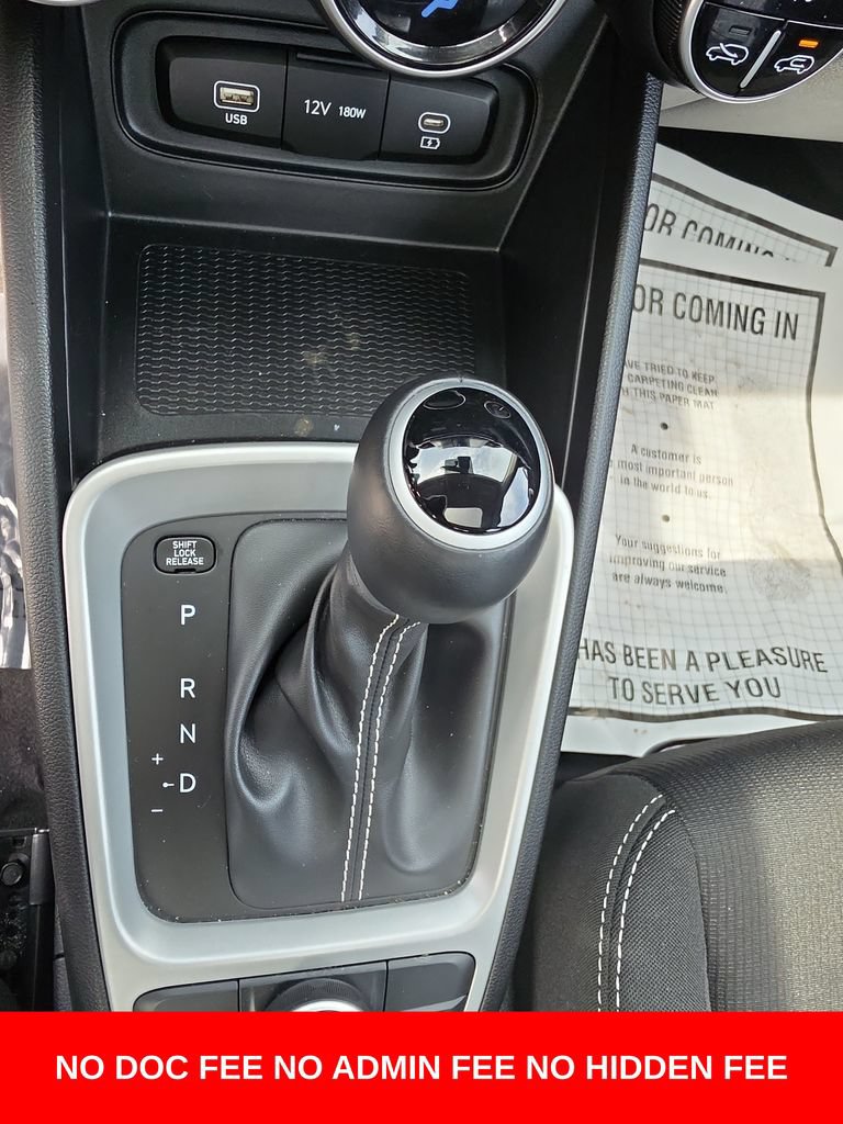 Used 2025 Hyundai Venue SEL FWD image 25