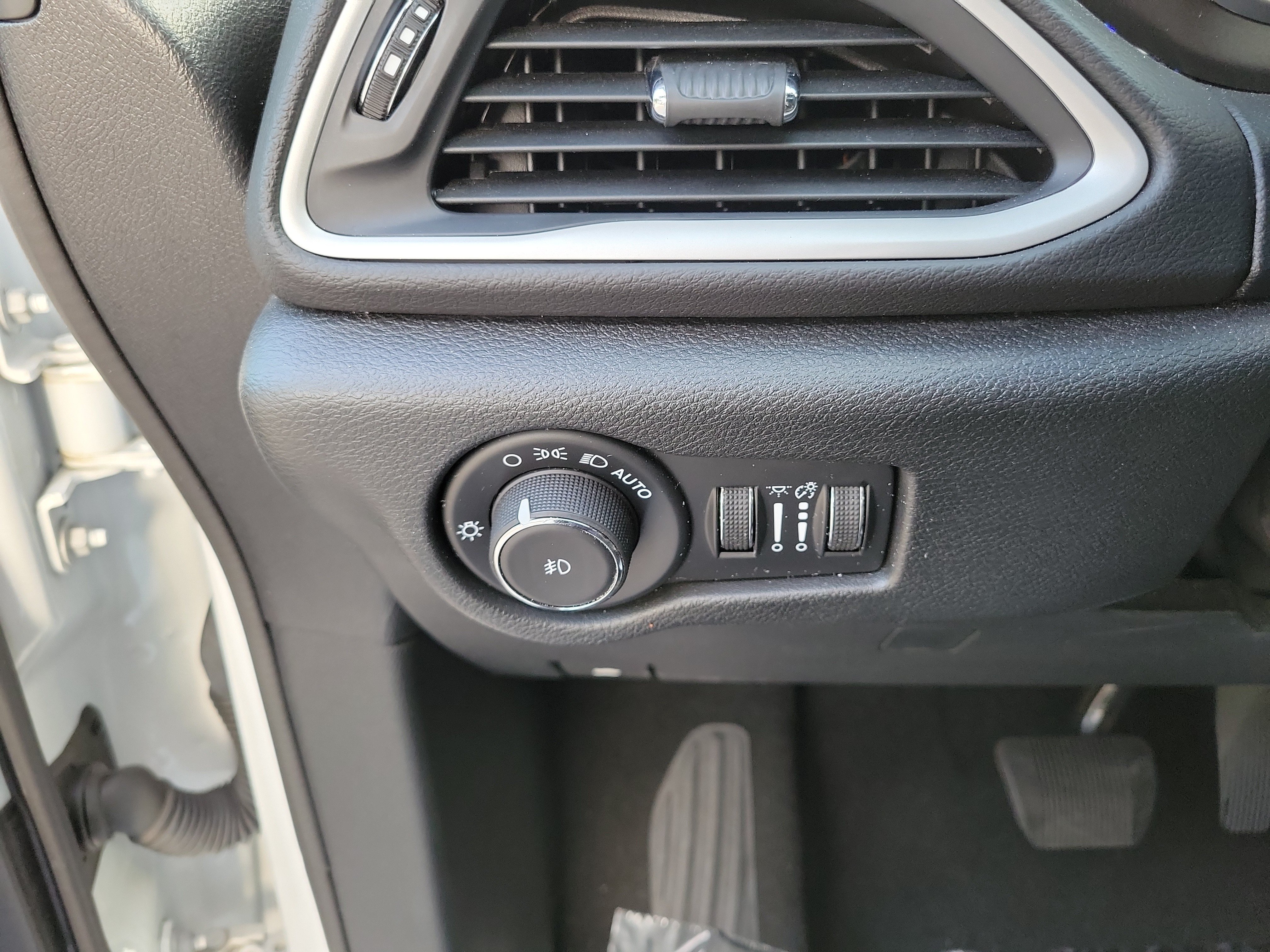Used 2025 Chrysler Pacifica Select FWD image 30
