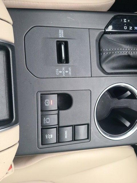 Used 2024 Toyota Highlander XLE image 27