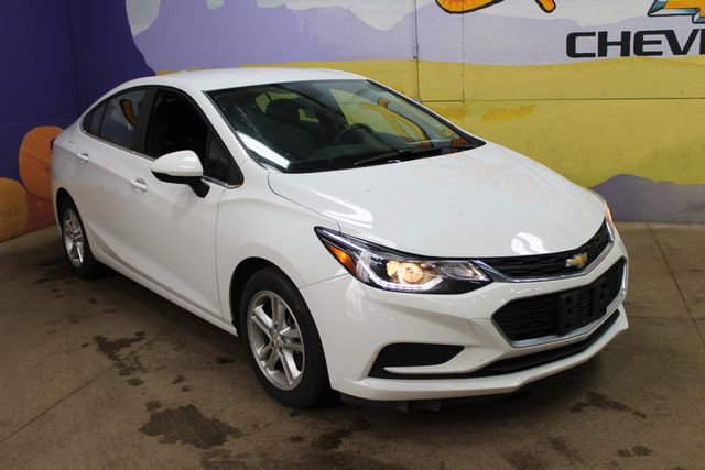 Used 2016 Chevrolet Cruze LT w/ LT Convenience Package FWD image 4