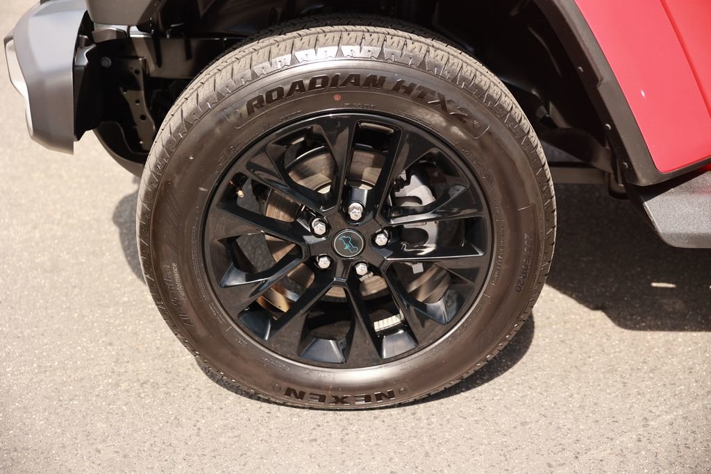 Used 2025 Jeep Wrangler Unlimited Sahara image 11