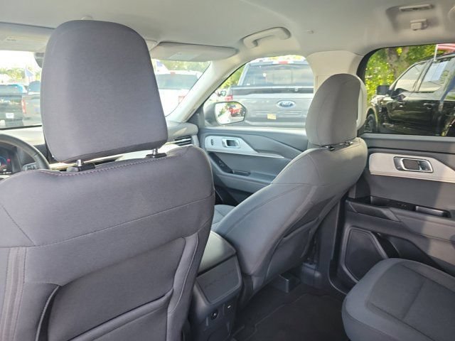 Used 2025 Ford Explorer Active AWD/4WD image 17