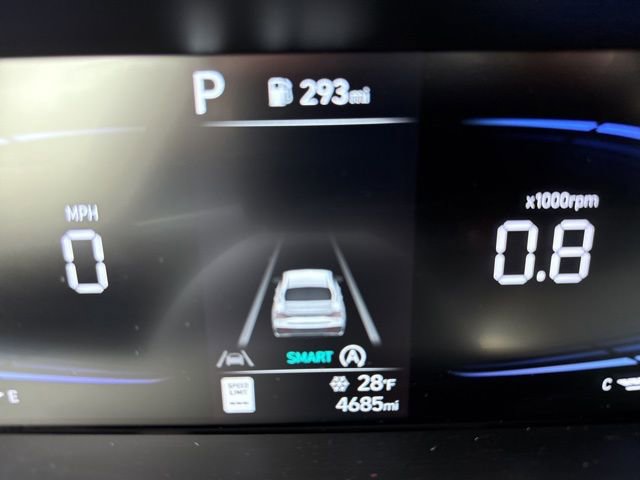 Certified 2025 Hyundai Elantra SE image 11