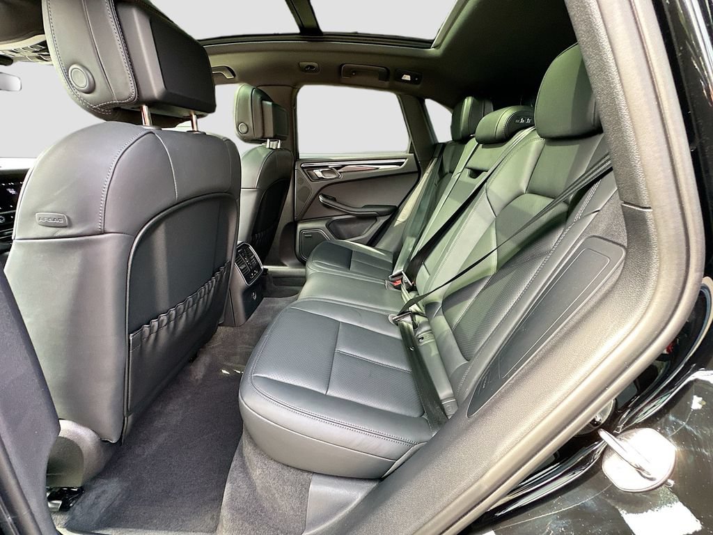 Certified 2026 Porsche Macan AWD/4WD image 24