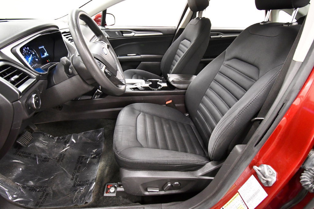 Used 2016 Ford Fusion SE FWD image 14