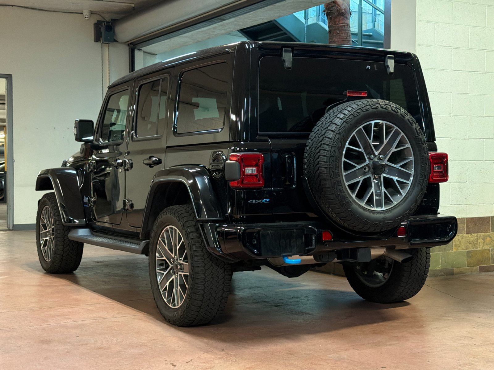 Used 2024 Jeep Wrangler High Altitude AWD/4WD image 3