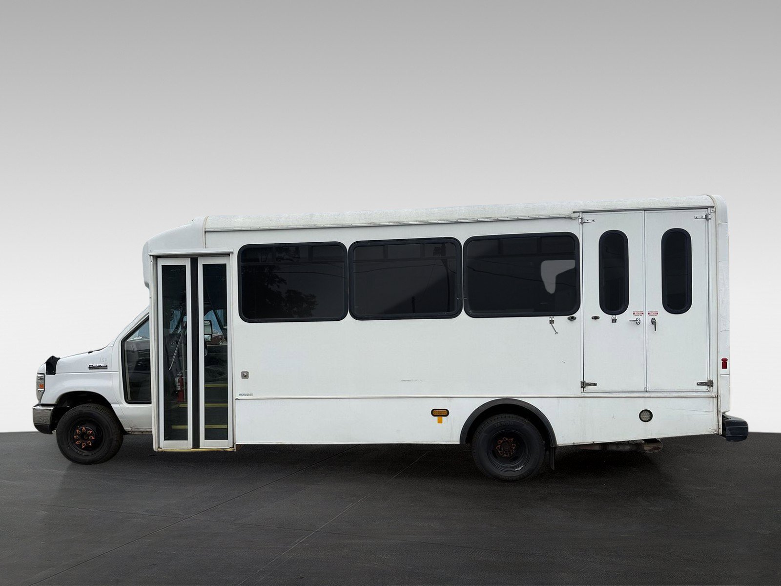 Used 2016 Ford E-450 and Econoline 450 Super Duty w/ Shuttle Bus Prep Package RWD image 6