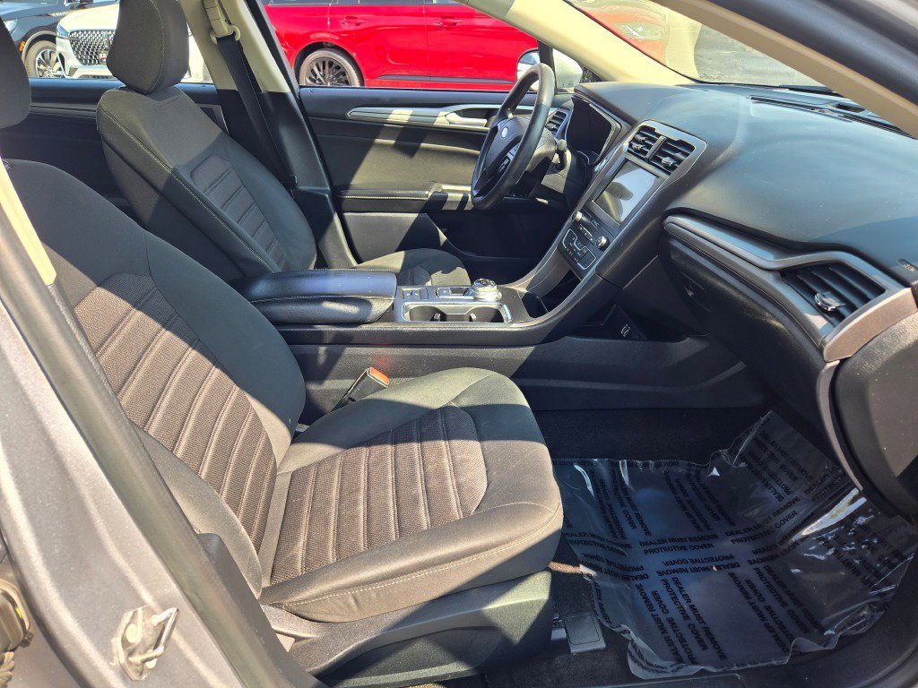 Used 2020 Ford Fusion SE image 5