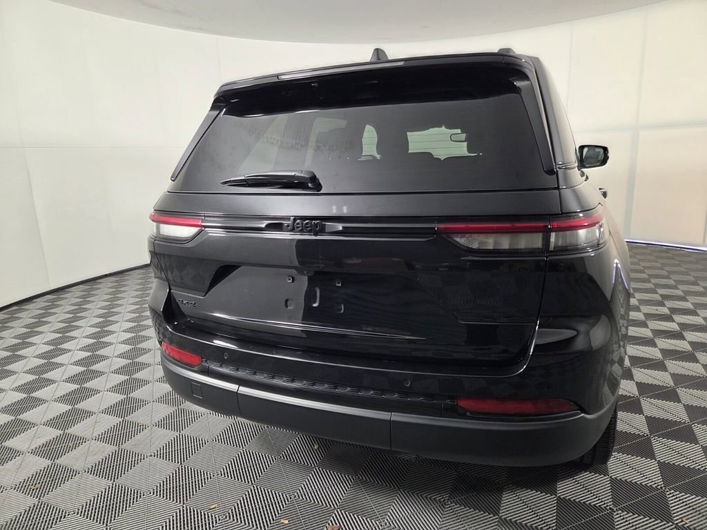 Certified 2024 Jeep Grand Cherokee Altitude image 7