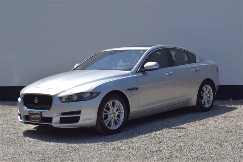 Used 2017 Jaguar XE Premium RWD image 8