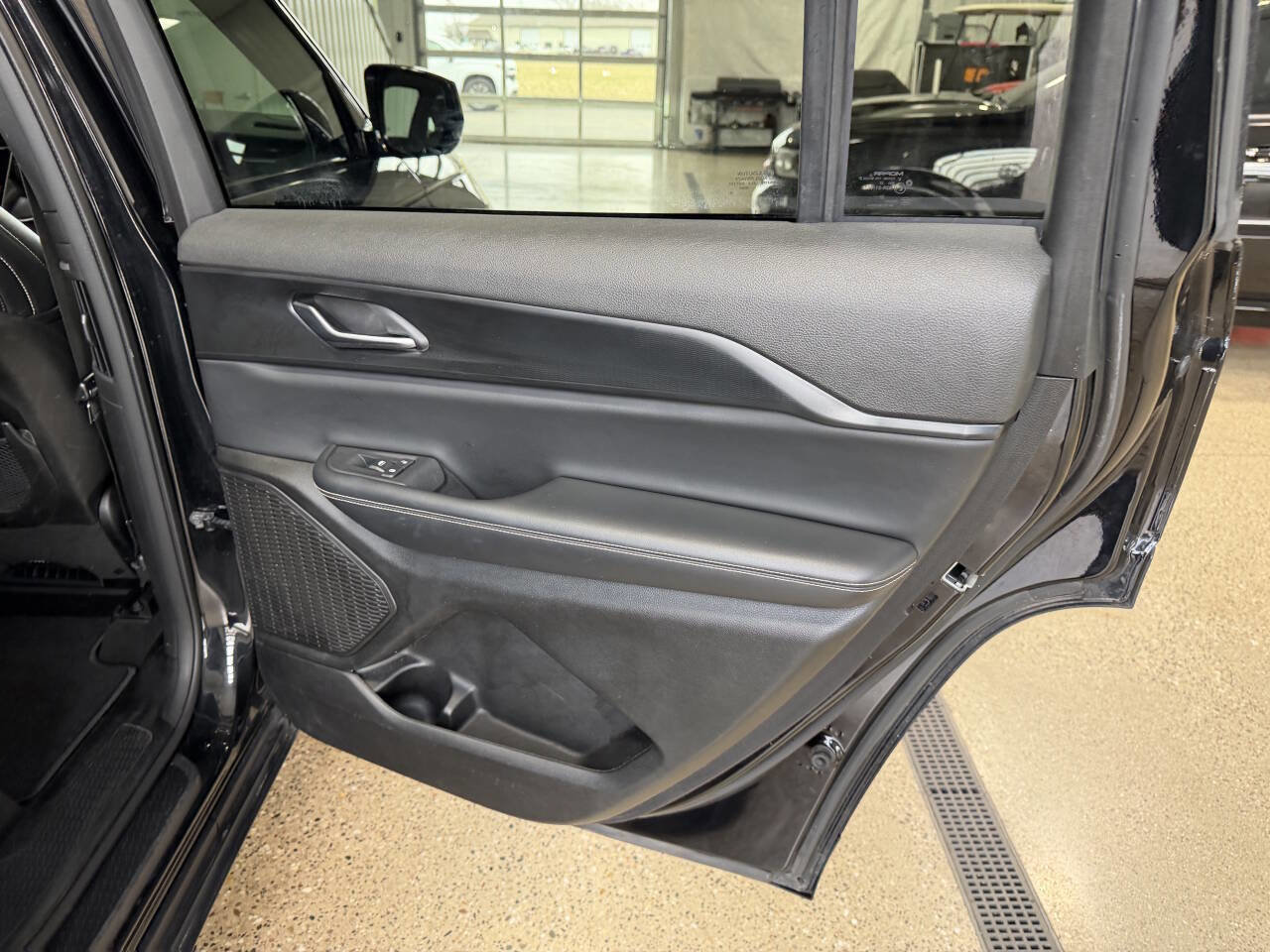 Used 2023 Jeep Grand Cherokee L Laredo AWD/4WD image 39