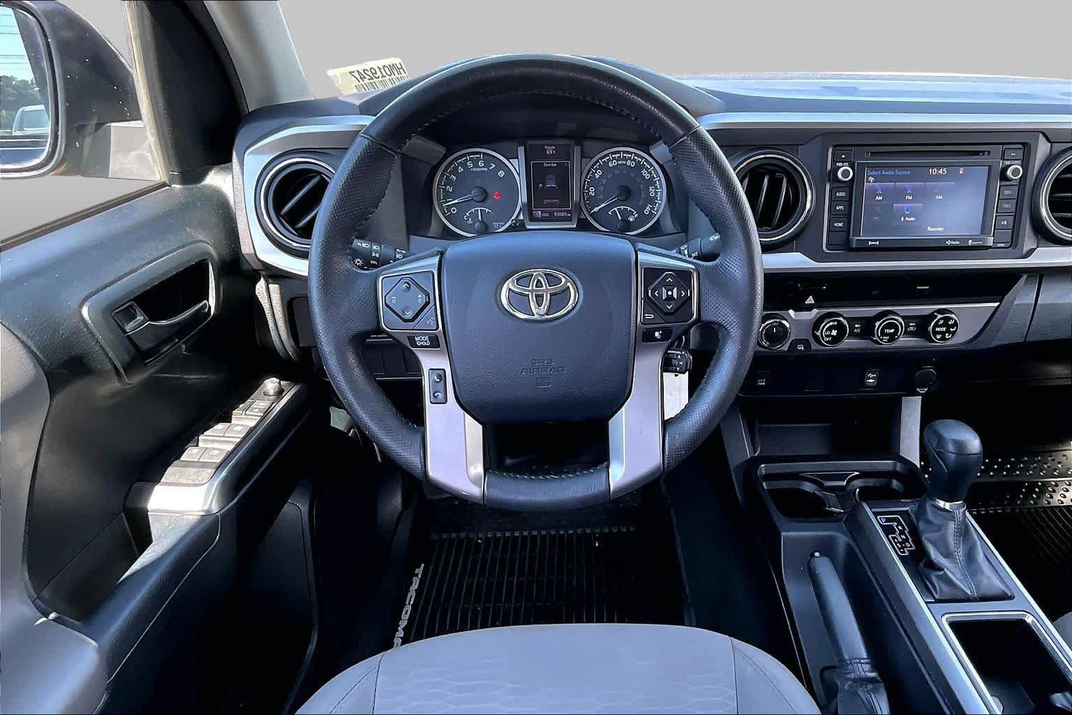 Used 2017 Toyota Tacoma SR5 AWD/4WD image 5