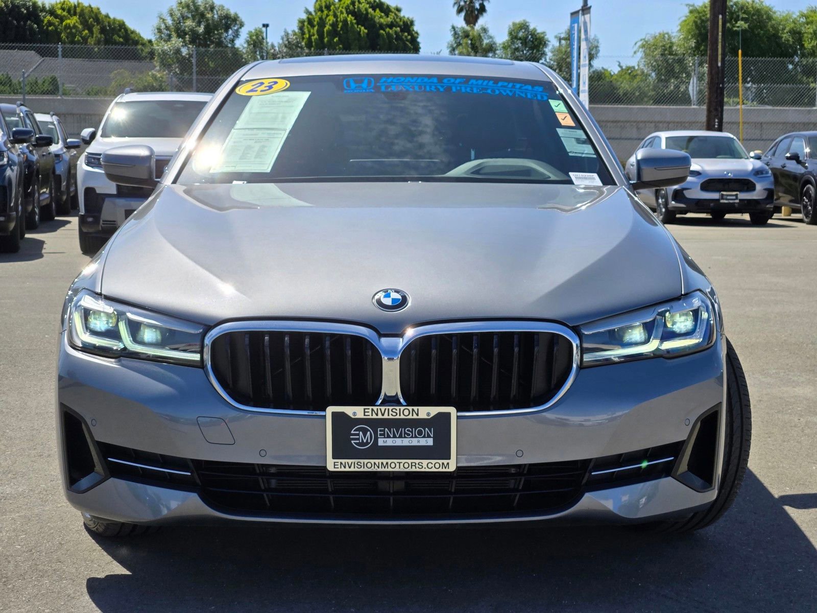 Used 2023 BMW 530i w/ Premium Package image 2