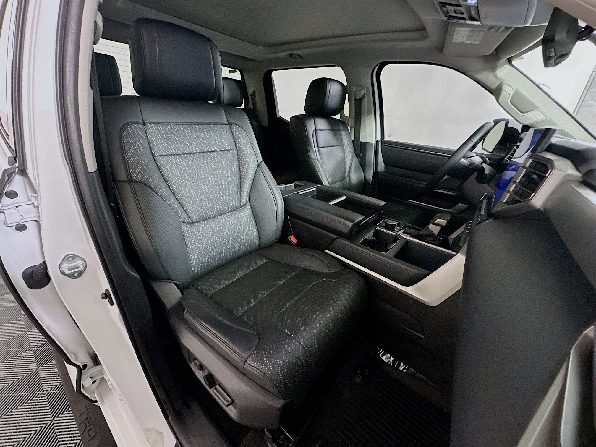 Used 2022 Toyota Tundra Limited image 28