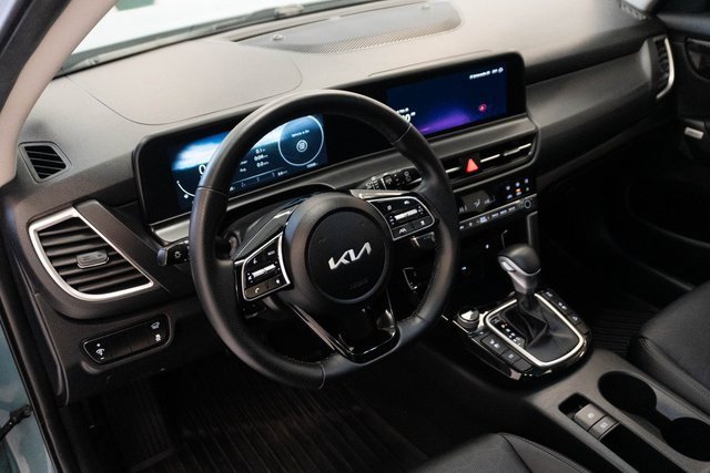 Used 2024 Kia Seltos SX w/ SX Sunroof Package image 3