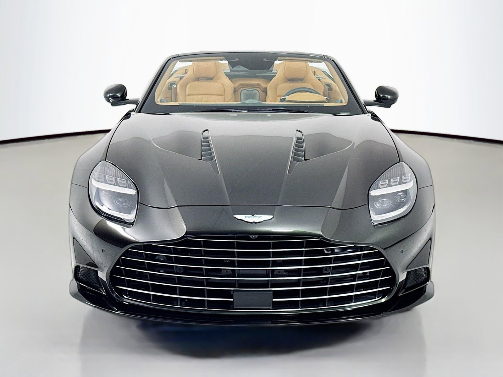 Used 2026 Aston Martin Vanquish Convertible RWD image 2