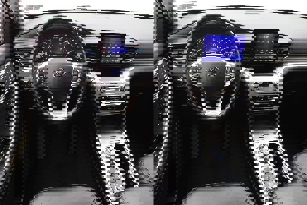 Used 2021 Ford Explorer XLT w/ Equipment Group 202A image 11