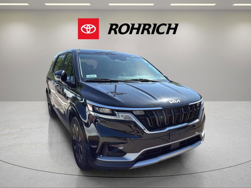 Used 2023 Kia Carnival EX FWD image 4