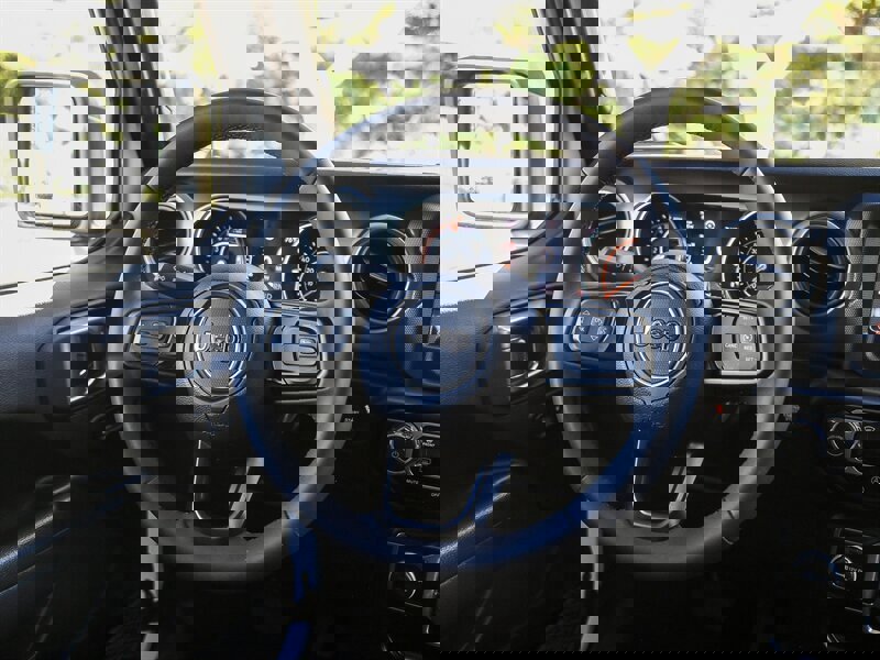 Used 2023 Jeep Gladiator Willys image 24