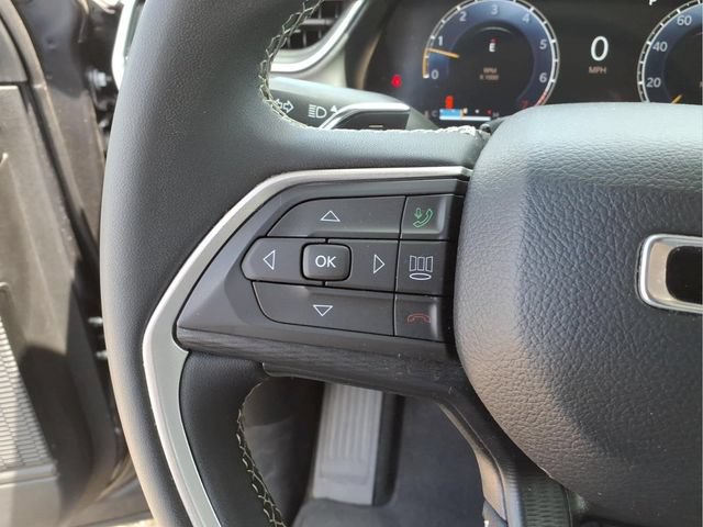 Used 2023 Jeep Grand Cherokee Laredo AWD/4WD image 16