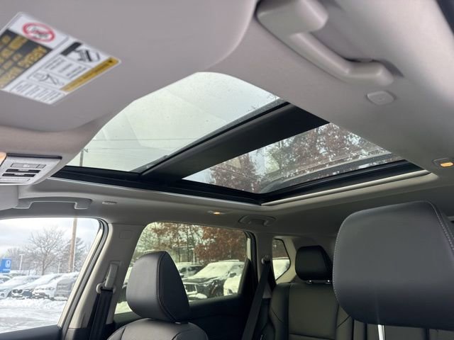 Used 2025 Nissan Rogue Platinum image 7