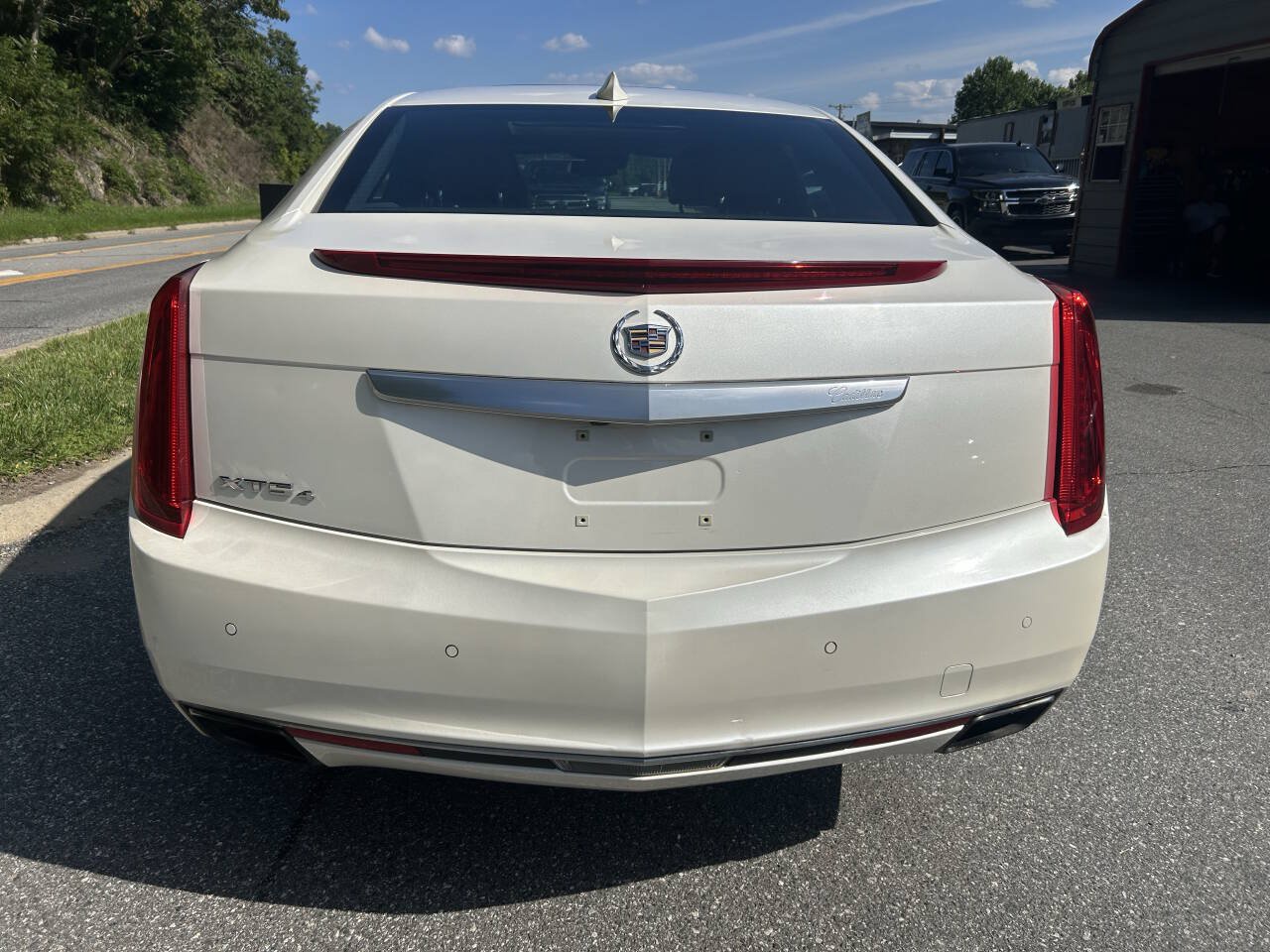 Used 2015 Cadillac XTS Luxury w/ Driver Awareness Package AWD/4WD image 6