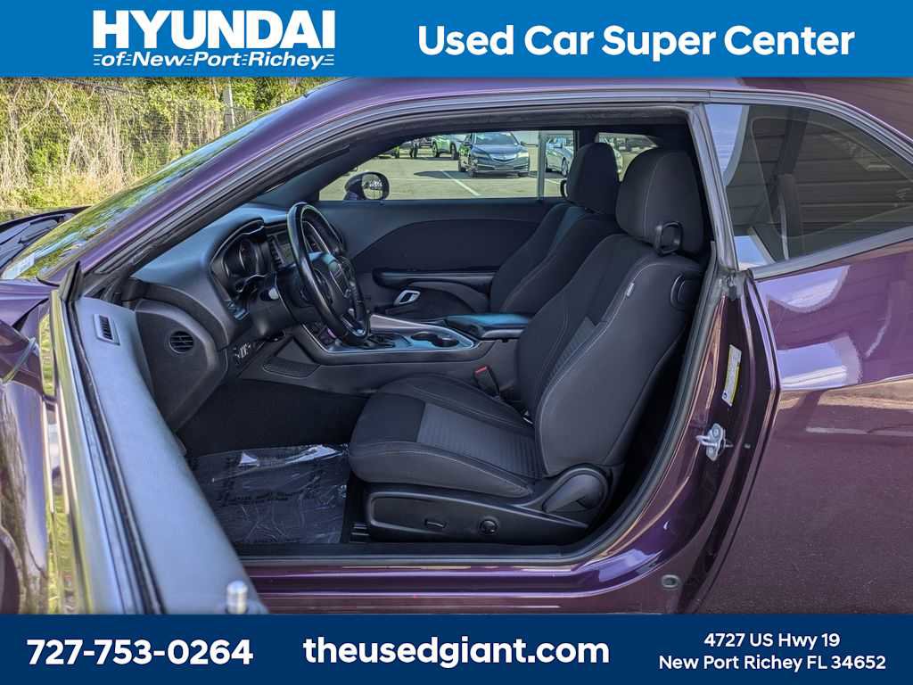 Used 2022 Dodge Challenger SXT RWD image 16